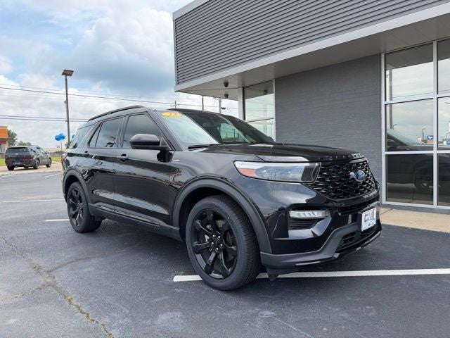 2023 Ford Explorer ST-Line in Black Metallic — front three-quarter view