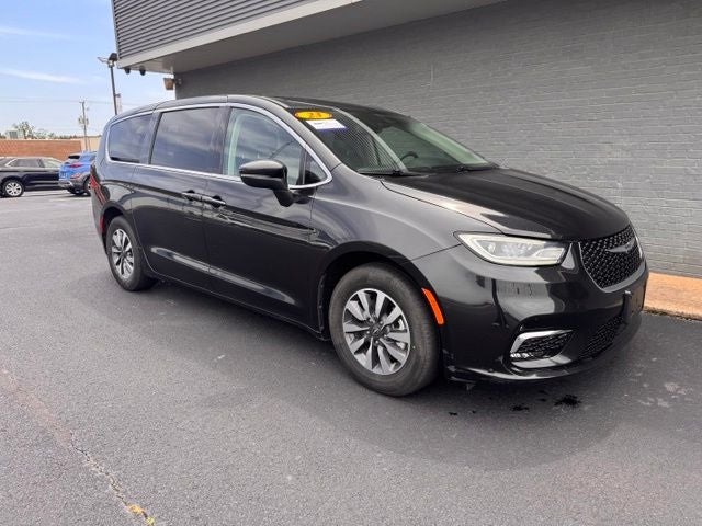 2023 Chrysler Pacifica Hybrid Touring L in Brilliant Black Crystal Pearlcoat — front three-quarter view